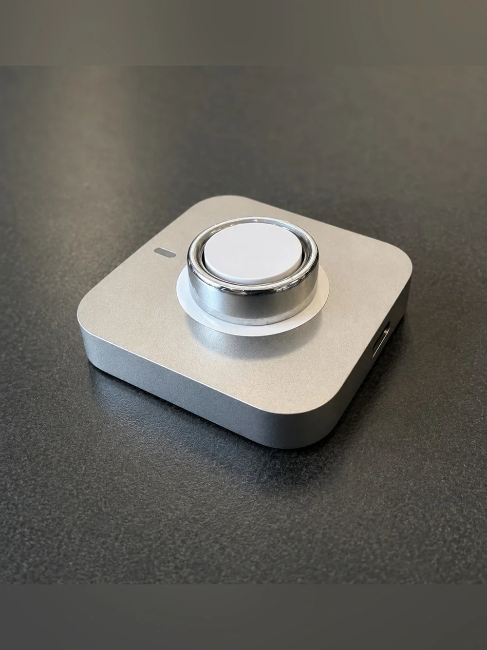 ŌURA Ring Gen 4, Silver, Sz 8 - w Charger & Dock